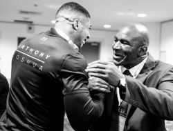 фото - Джошуа всё усложняет? Холифилд поделился советом с экс-чемпионом