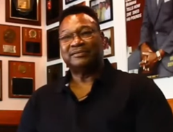 фото - После боя с ним Мухаммед Али уже не был прежним. Холмс назван «виновника» 