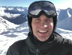 фото - Усик набирается сил, Лебедев снова стал отцом, Кличко открыл лыжный сезон — соцсети 