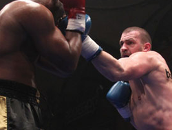 фото - Дэнни Уильямс окончательно опустился в пучину, проиграв бойцу с рекордом 9-45