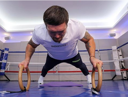 фото - Усик на кольцах в офисе, Хитров сбросил 16 кг, любовь и ненависть для Хэйни — соцсети 