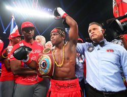 фото - Советник сообщил, когда Догбо вернётся в ринг — на Хегая пока что не смотрит