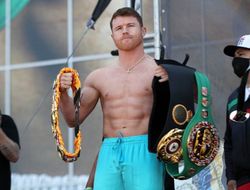 фото - Плэнт: «Бесит, что меня поздравляют уже до боя с Канело»