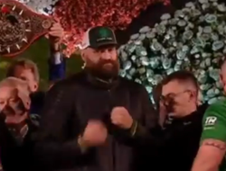 фото - Бой Усик-Фьюри 2 под угрозой срыва? У команды украинца серьёзные требования