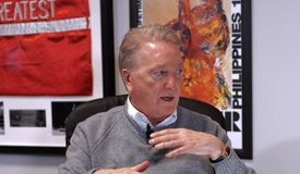 «Уайлдер может вломить». Уоррен о ситуации вокруг Усика