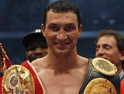 фото - Бой Владимира Кличко с Дереком Чисорой все-таки отменен