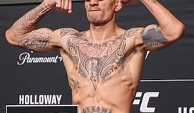 Взвешивание UFC 326: Холлоуэй-Оливейра 2. Сорван один бой, хедлайнеры в лимите