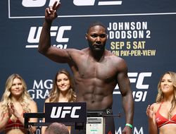 фото - UFC: Бэйдеру и Джонсону предписали определить сильнейшего