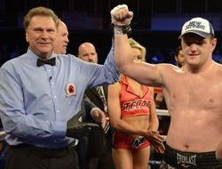 фото - Супертяж из РФ Андрей Федосов перебоксировал американца Джоуи Давейко