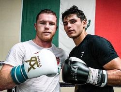 фото - Яркий тандем. Звезда бокса Канело обучает звезду соцсетей Райана Гарсию — видео