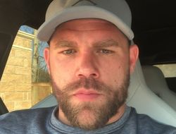 фото - Сондерс опять извиняется: записал инструкцию, «как бить женщину на карантине» — видео