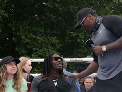 фото - Чисора забил на тренировку и сыграл в горячие стулья с фанатами: видео