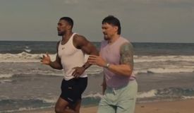 Усик сфотографировался с боссами Zuffa Boxing — Уайтом и Ханом