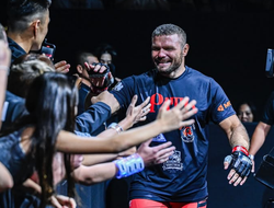 фото - Малыхин нацелен вернуть титул в реванше. Говорит, он «неизбежен»