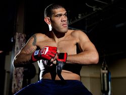 фото - Официально: Антонио Силва vs. Марк Хант – главное событие шоу UFC Fight Night 32