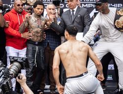 фото - Дэвис и Ромеро едва не подрались на весах, претендент падал: видео, результаты