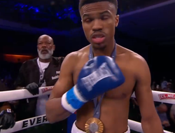 фото - Джонс дебютировал в профи, экс-соперник Ломаченко и Лопеса не заметил Аламо: видео