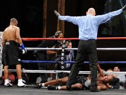 фото - Рой Джонс нокаутировал очередного оппонента