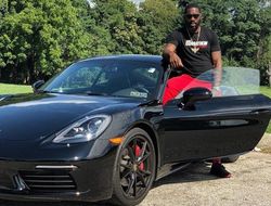 фото - Вести из соцсетей: Усик мчится вниз головой, Кличко спаррингует, Мэйуэзер меряется бицепсами 