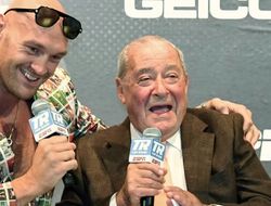 фото - Арум говорит, что знает, кто и зачем стопорит бой Фьюри–Джошуа