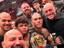 фото - Анкалаев сделал Перейре «предложение, от которого невозможно отказаться»