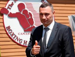 фото - Виталий Кличко рассказал, почему не состоялся его реванш с Ленноксом Льюисом