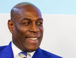 фото - Двукратный соперник Майка Тайсона ставит на Фьюри в мегафайте с Джошуа