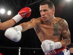 фото - Джейсон Соса защитил титул в кровавом бою со Смитом