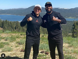 фото - Кличко об изменениях в жизни, Анатолий Ломаченко наставляет Василия в хоккее, Головкин и Джек в пешем туре  — соцсети 