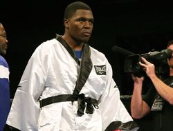 фото - Небитый супертяж Шоу сломал нос, избил матёрого Букера: видео