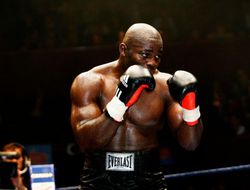 фото - Карлос Такам нокаутировал Сенада Гаши