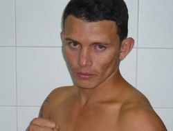 фото - Судьи наградили Эскандона победой над Кейвом в бою за «временный» титул WBA