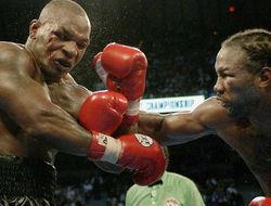 фото - Легендарные бои: Леннокс Льюис vs. Майк Тайсон — видео от vRINGe.com