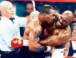 фото - Легендарные бои: Эвандер Холифилд vs. Майк Тайсон II — видео от vRINGe.com