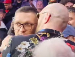 фото - Александр Усик и Тайсон Фьюри встретились лицом к лицу в Нью-Йорке: видео