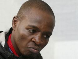 фото - Экс-противник Мэйуэзера избил и покусал бокс-чиновников в Лимпопо