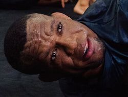 фото - Алмейда проведёт второй кряду поединок против бойца из РФ — есть дата