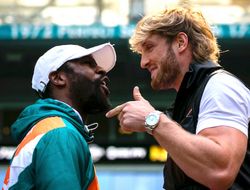 фото - Мейвезер готовится к бою с ютубером — легенда выглядит «не очень»: видео