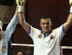 фото - Максим Власов поигрался с Муссой Аджибу и легко того остановил