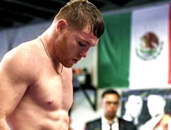 фото - Сауль Альварес работает на лапах — видео