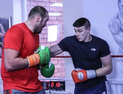 фото - Фьюри забил безнадёжного джорнимена, Хадеми проиграл евротитул