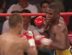 фото - Мейвезер рассказал, почему первый бой с Кастильо получился спорным