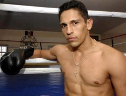 фото - Маркос Рейес обещает нокаутировать Хулио Сесара Чавеса-младшего