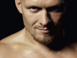 фото - Как готовились и чем жили Усик и Гассиев: зрелищный сюжет от Суперсерии — видео