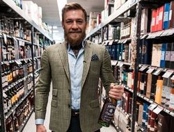 фото - Кличко раздал сувениры в Гарварде, сальто во время боя, Макгрегор не расстаётся с бутылкой — соцсети