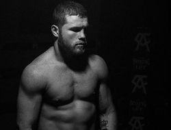 фото - Альварес смотрит за спину Джейкобсу: Буду в шаге от абсолютного чемпионства