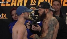 Три титульника и дебют 20-летнего супертяжа — участники шоу Уоррена прошли взвешивание