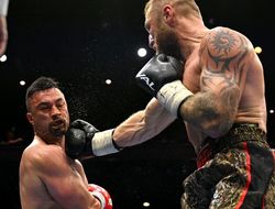 фото - Флойд Мэссон избил младшего брата Джозефа Паркера