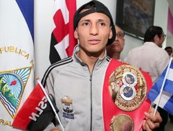 фото - Первый супермахач года!  Феликс Альварадо защитил титул в бою с ДиДжеем Криэлем (+ видео)