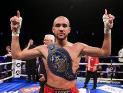 фото - Патера сохранил EBU-звание, победив Валентино; Продан и Скардина также остались с титулами